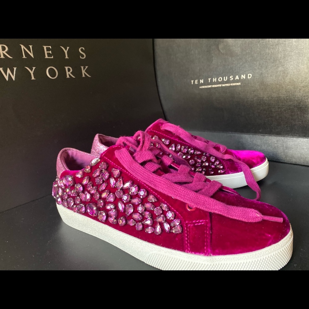New fashion sneakers Alice+ Olivia